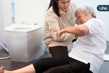 75歲阿嬤咳到胸椎斷裂!注意骨鬆傷害比你想得更嚴重