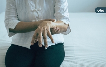 什麼是「神波刀」?醫親解巴金森新治療法:利用高溫改善神經迴路