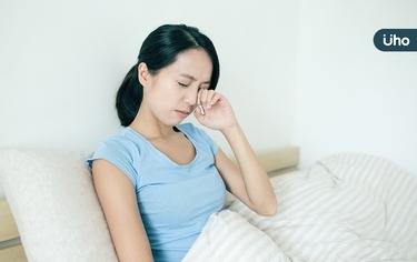 早上視力模糊、到下午就好⋯竟是「角膜失養」醫警告:惡化恐失明