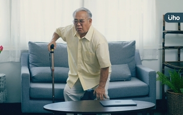 不只腦霧、咳嗽!染疫恐加速「骨質疏鬆」長庚醫教3招居家速測