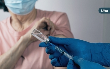 快篩陽竟持續2個月!免疫不全符3條件「快加打這種藥」避重症亡