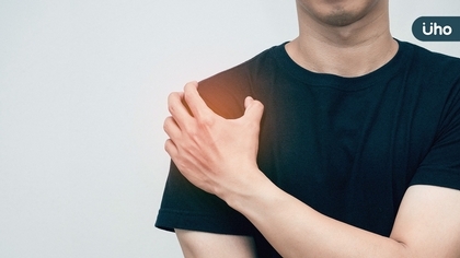 巴金森病並非只會手抖,醫提醒:單側肢體無力、肩膀莫名痠痛都要留意