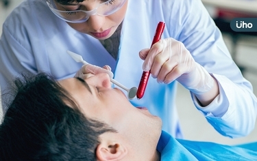 老翁心血管發炎指數超標⋯竟是因為「牙周病」?醫教5招保健牙齒