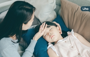 女童發燒腹痛竟染「急性心肌炎」!醫警:出現1特徵恐是少見併發症