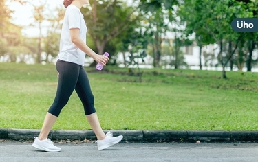 運動前，你還只用拉筋熱身嗎？快學「6招踏步法」動態熱身才有效