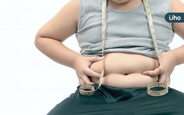 鮪魚肚怎麼消?別再傻傻仰臥起坐!減重醫師教你「5招」速消腹肥肉