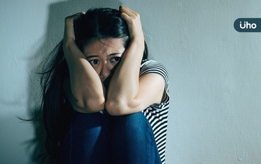 和人說話就緊張⋯不是害羞是生病了！醫揭「社交恐懼症」嚴重恐自殘