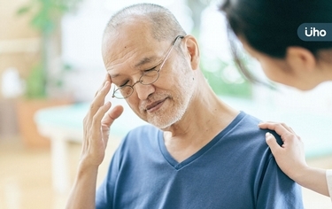 長輩走路不穩、失禁竟不是失智?淺談「常壓性水腦症」特徵、治療