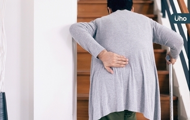 老婦腰背痛⋯竟是「腰肌膿瘍」！醫推測：通常是「它」沒消毒乾淨