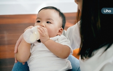 寶寶喝奶上吐下瀉⋯乳糖不耐、牛奶過敏怎麼分？醫教「1判斷關鍵」