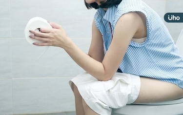 小便「姿勢錯誤」可能會尿失禁?醫揪6種「NG習慣」上廁所要注意