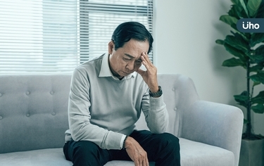 又咳又喘臉色蒼白,以為長新冠?醫警告4大症狀當心「急性血癌」
