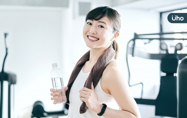 每天走路「小腿後側」超緊繃?教你用「毛巾」伸展做2次就能舒緩