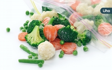 冷凍蔬菜營養少？專家揭真相「免洗免解凍」營養更多！下鍋前注意1件事
