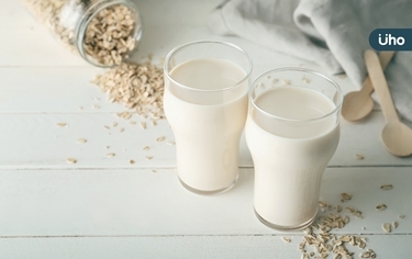 喝咖啡「牛奶換燕麥奶」營養能代替？小心1款植物奶「碳水是鮮奶2倍」