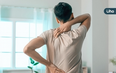 腰痠背痛又無力，長期小心肌肉沾黏！中醫建議按摩「4穴位」解疲勞
