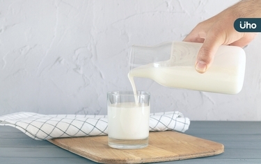 牛奶、燕麥奶、豆漿，喝哪種好處最多？醫揭「它」能增肌減脂還可防癌