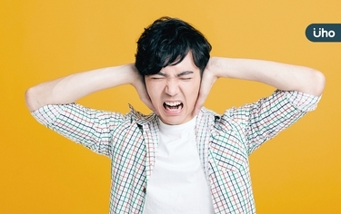 耳朵出現「蟬鳴聲」小心聽力受損!醫揭耳鳴「分2類」恐是身體警訊