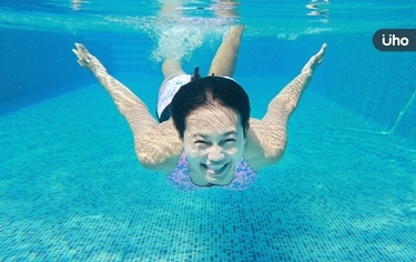 游泳前後吃什麼容易瘦？帶你看游泳攻略：想減肥水溫「●●度」最剛好