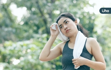 汗液味道重,恐內分泌出問題!「流汗≠ 排毒」中醫揭5大異常出汗