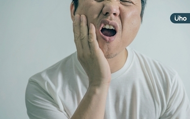 他罹口腔癌「臉頰破一洞」因細菌吃掉骨頭!中醫1招治療「骨壞死」