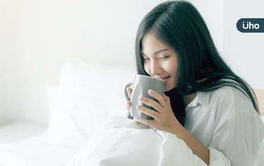 女性手腳冰冷、便祕恐是「血瘀」作怪!醫建議冰箱常備「2種」食物