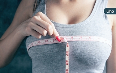 隆乳後最怕「莢膜攣縮」變石頭奶!名醫林靜芸揭真相:恐因「它」導致