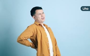 中壯男「背痛到無法睡」竟罹肺癌之王!醫揭「肺鱗癌」治療命運竟是⋯