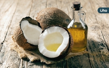 椰子油助減重、防失智？專家提醒：吃太多小心「1疾病」風險升高