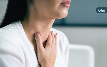 喉嚨痛「壓舌板」讓人想吐？醫建議「1動作」在家練習：下次免壓舌