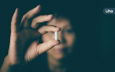 藥袋上標示的「藥物副作用」真的會有?醫揭研究:恐只是「心理暗示」