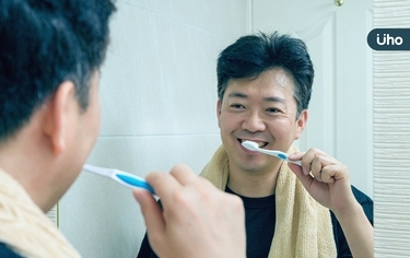 刷牙前先做1動作才正確！長輩無法自己刷牙「口腔照護11招」學起來