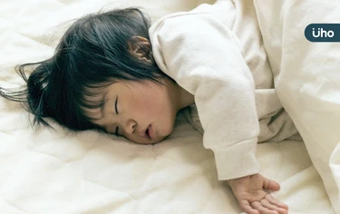 孩子睡覺常翻身、睡相差⋯是睡不好嗎？睡眠專家揭：正進入深度睡眠