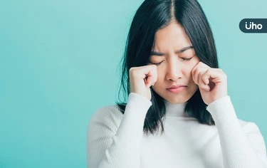 眼睛刺癢畏光⋯乾眼症好發這些人!中醫「幸運草按摩法」4穴位護眼
