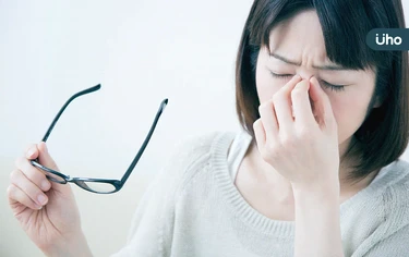 突視力模糊、眼壓飆恐「急性青光眼」!眼科醫警「快做3動作」緩解