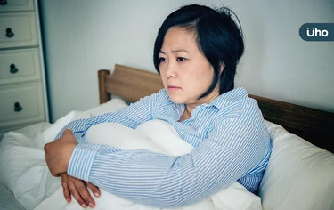 更年期不適常燥熱、失眠⋯中醫:多按摩「2穴位」安神解熱好入眠