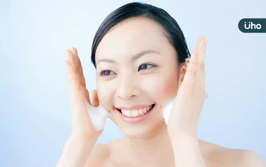 網傳用「牛奶洗臉」可以美白?皮膚醫教「保養秘訣4招」這件事先做