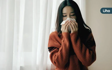 發燒流鼻水⋯是流感、感冒還是新冠肺炎？醫揭「4症狀」才是辨別關鍵