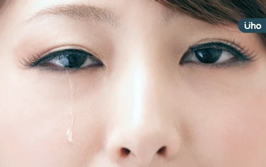 總是視力模糊、淚眼汪汪!眼科醫揭「鼻淚管阻塞」這1型好發中老年