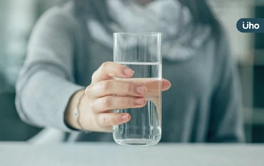 手抖、拿不穩⋯是巴金森氏症還是顫抖症?神經醫教你看「4特徵」辨別
