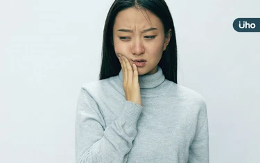 忍不住「咬緊牙關」小心牙根斷裂！醫揭「紓壓4招」放鬆才能顧牙齒