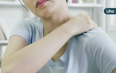 有圖解》肩膀痛又卡「五十肩」如何改善?教你7種「微運動」就有效
