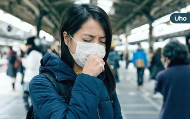 忘篩檢、沒領藥⋯專家憂民眾「集體失憶」忘新冠可怕:重症人數恐增