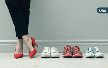 穿對鞋,跟脊椎側彎說掰掰!醫點出「2關鍵」杜絕走路痛、拇指外翻