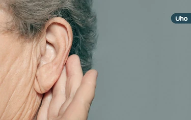 85歲老年人近一半有聽損!研究曝「重聽引失智症」4招讓耳朵不受損