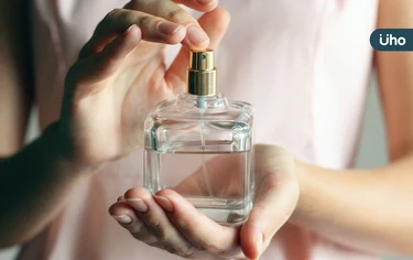 香水怎麼噴才對？禮儀專家教你「小心機噴法」女生噴這1種性感撩人