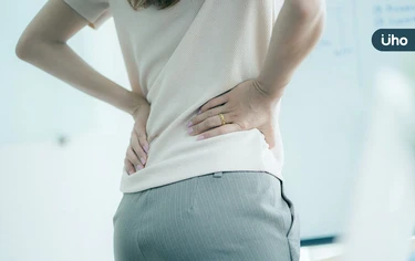 「腰痛」伸展操應該做多久?醫揭密「●●秒」剛好:還能順便增肌力