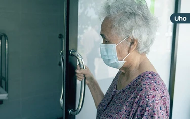 如何預防老人跌倒?物理治療師教「保命防跌」3招:這種鞋千萬別穿