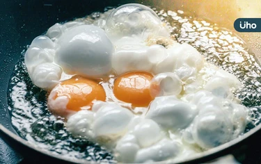 早餐來顆「荷包蛋」怎麼煎？5招煎出「超完美荷包蛋」先加1物不黏鍋