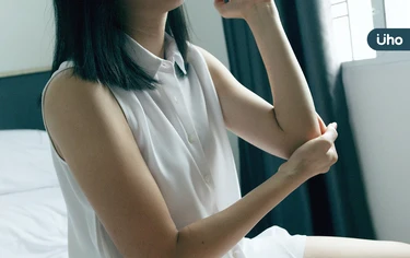 不只老人好發「冬季癢」!別再跟過敏搞混⋯皮膚醫教你「保養3招」